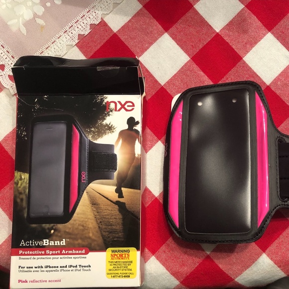 *Bundle 3/$10 💛 NXE Reflective Protective Active Arm Band for iphones - Picture 1 of 6